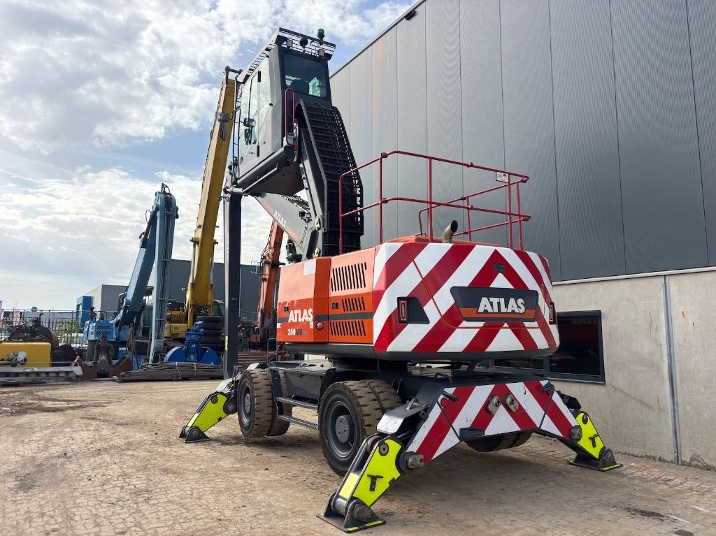 2020 Atlas 250MH Material Handler