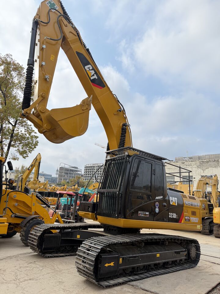 2025 Caterpillar 323D2L Crawler Excavator
