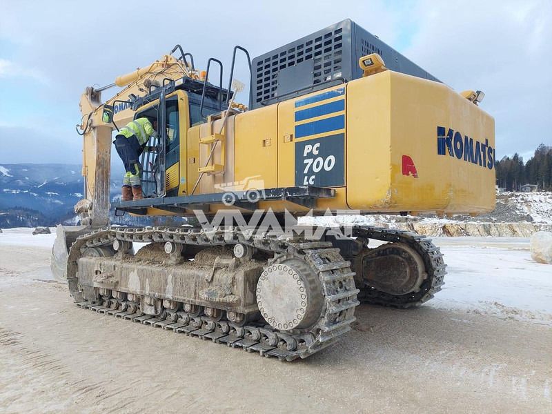 2017 Komatsu PC700LC-11 Crawler Excavator