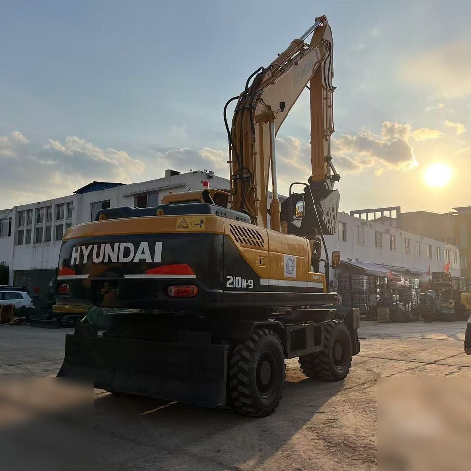 2021 Hyundai R210W-9 Wheel Excavator