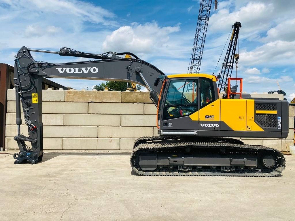 2024 Volvo EC220EL Crawler Excavator