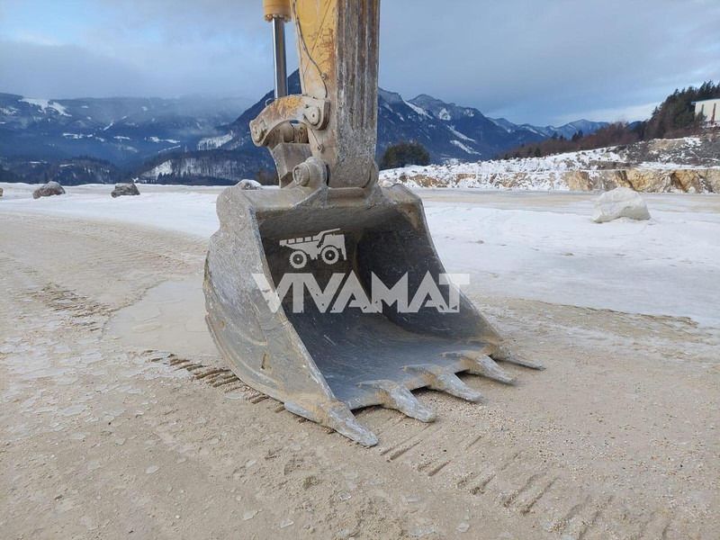 2017 Komatsu PC700LC-11 Crawler Excavator