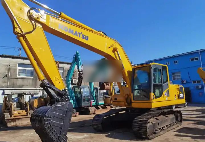 2015 Komatsu PC200-8 Crawler Excavator