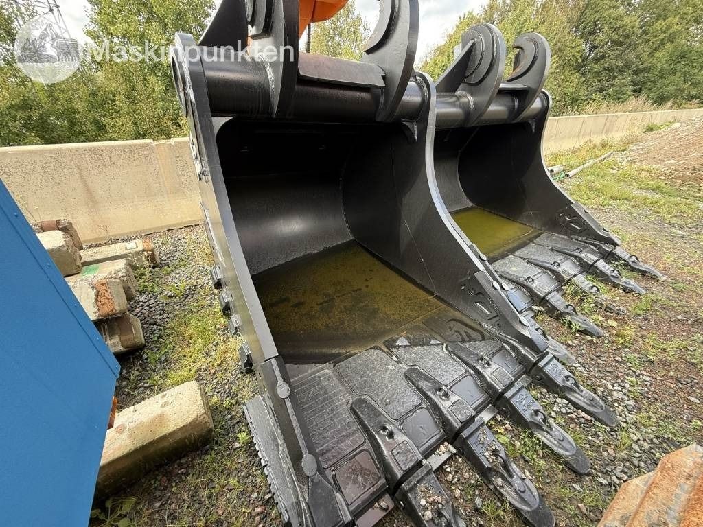 2025 Develon 800LC-7 Crawler Excavator