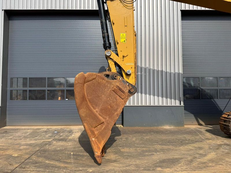 2018 Caterpillar 352F Crawler Excavator