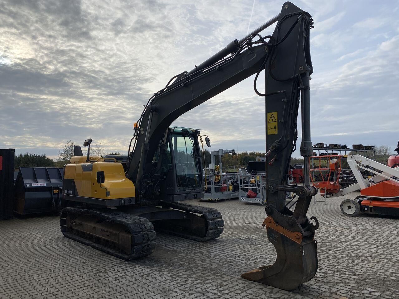2013 Volvo EC140DL Crawler Excavator