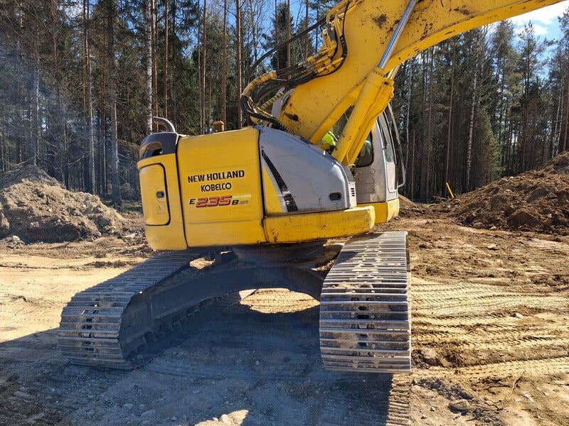 2009 New Holland E235BSR-2 Crawler Excavator
