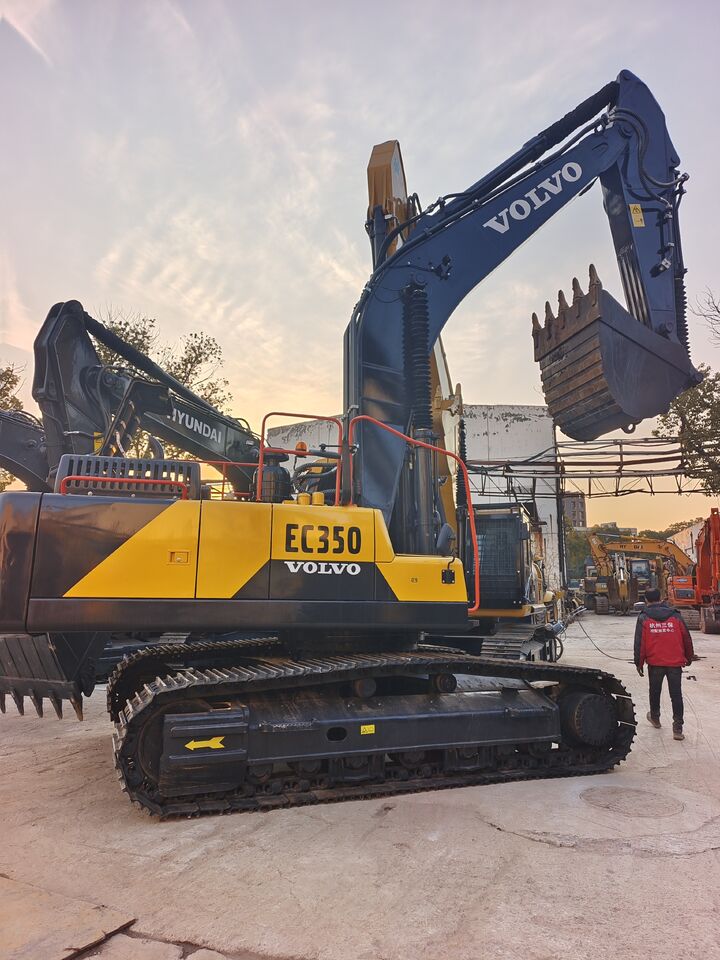 2025 Volvo EC350D Crawler Excavator