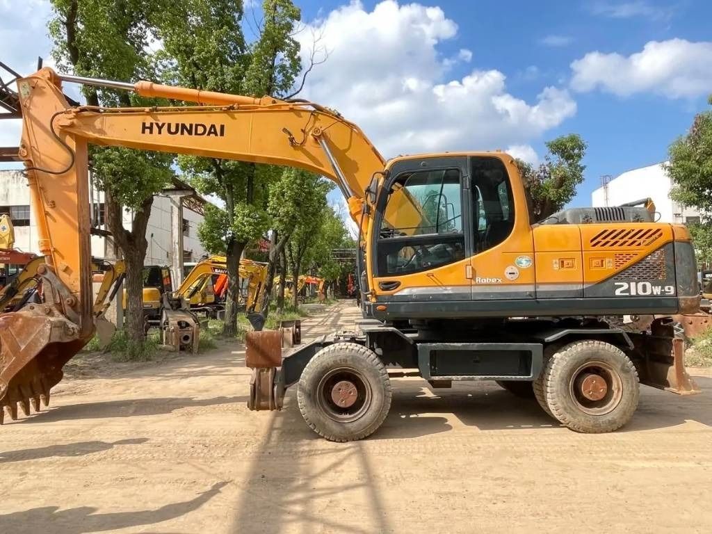 2023 Hyundai R210W-9 Wheel Excavator