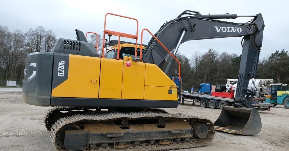 2020 Volvo EC220E Crawler Excavator