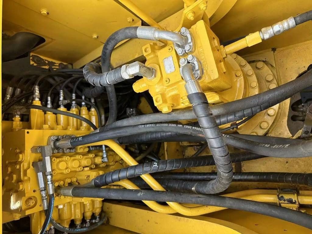 2022 Komatsu PC220-7 Crawler Excavator