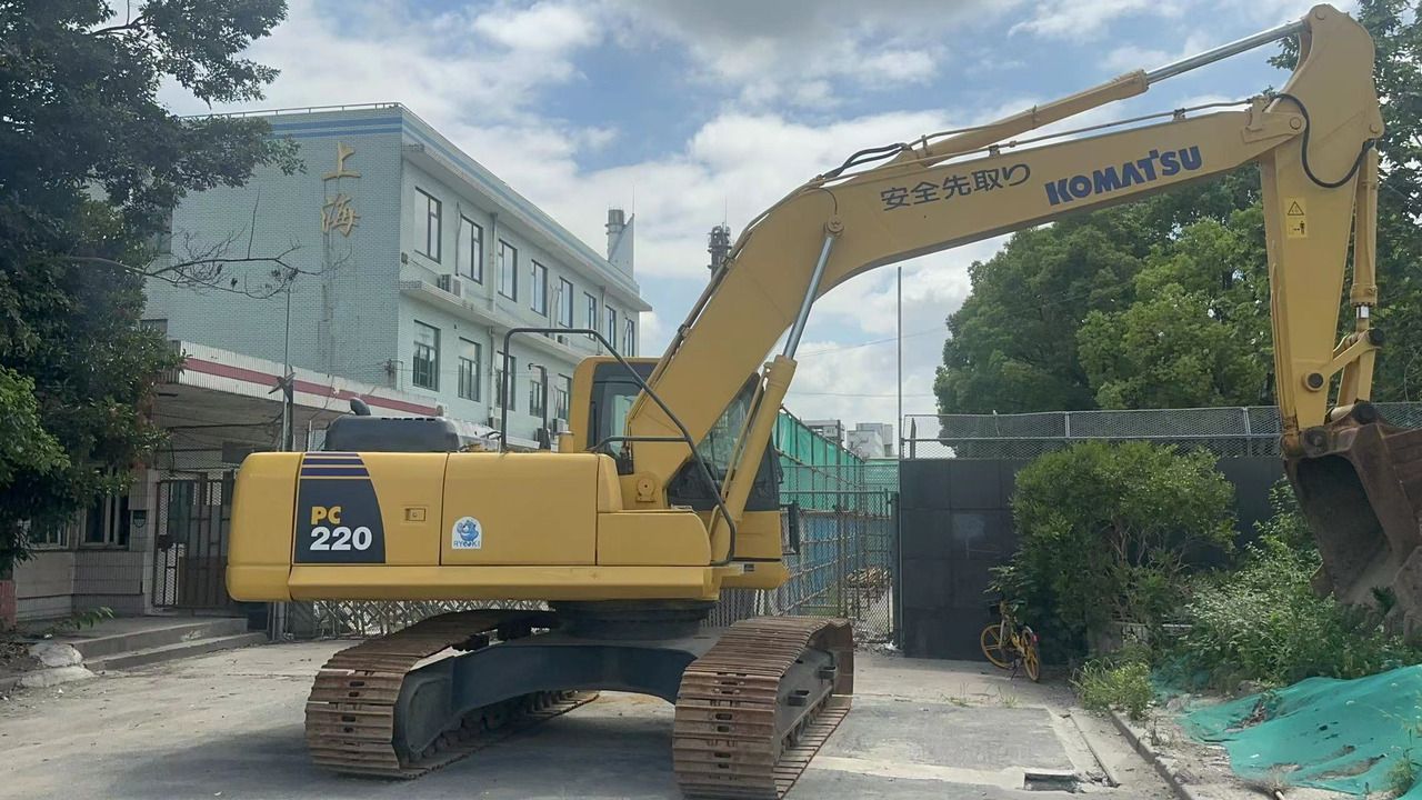 2016 Komatsu PC220-8 Crawler Excavator