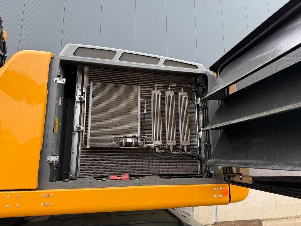 2022 Liebherr LH40 M Material Handler