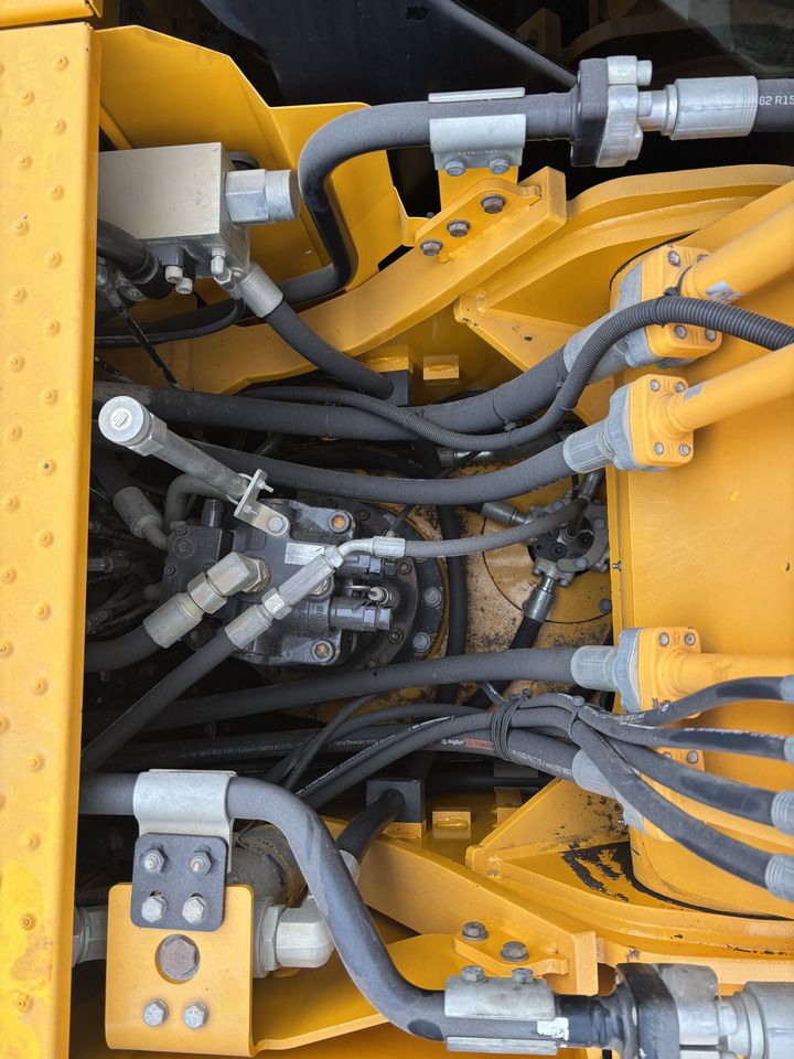 Excavator JCB (2021)
