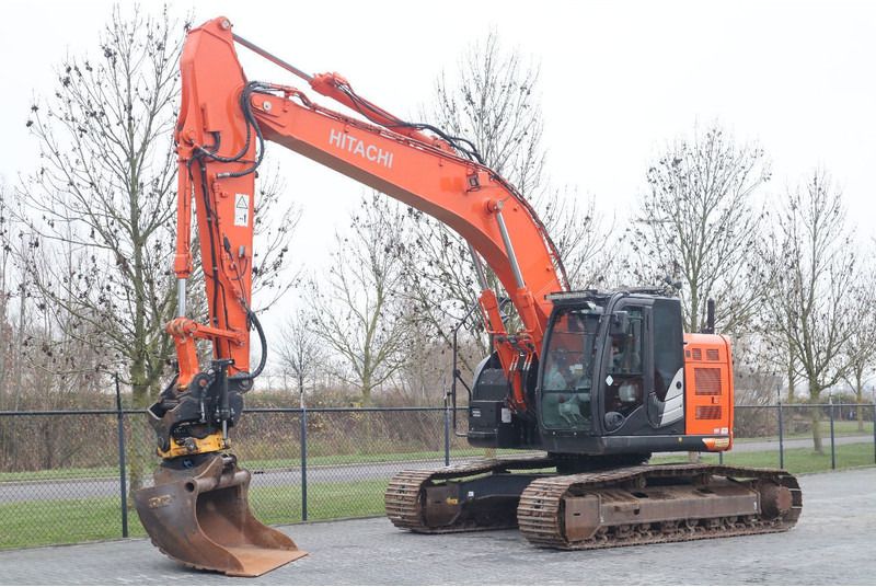 Hitachi ZX225 US LC-6 | Rototilt | Bucket | GOOD Condition (2018)