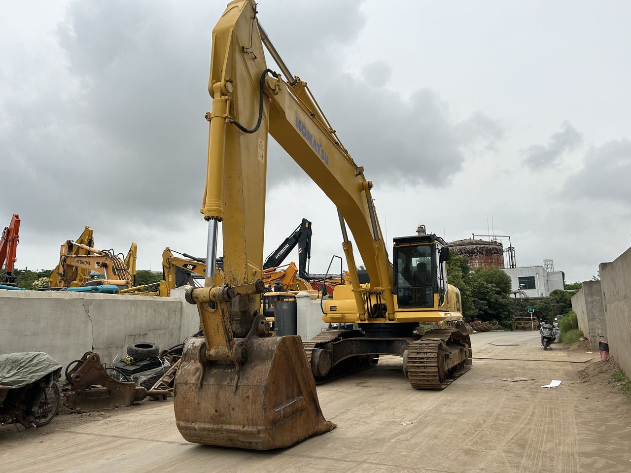 2016 Komatsu PC400-8 Crawler Excavator