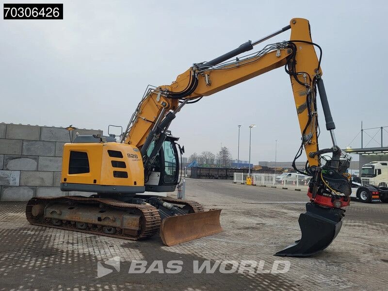 Liebherr R926 Compact Tiltrotator (2016)