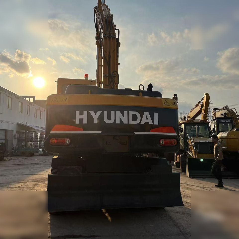 2021 Hyundai R210W-9 Wheel Excavator