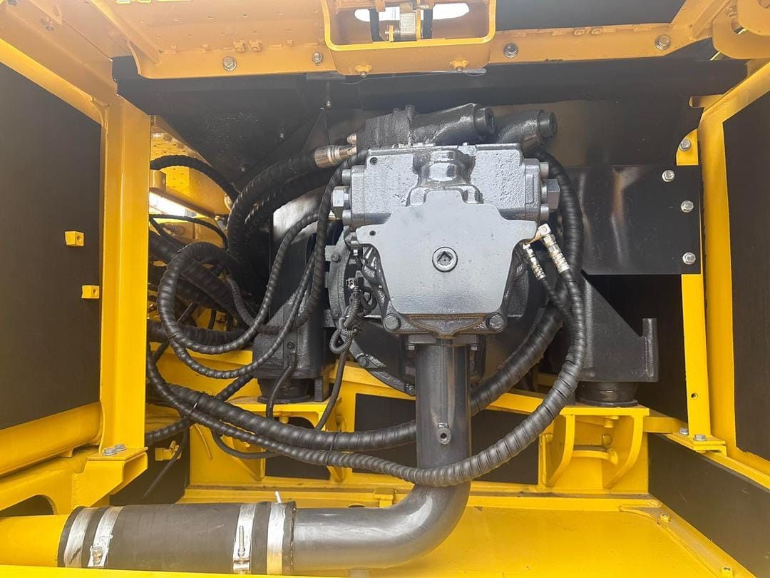 2020 Komatsu PC300-8 Crawler Excavator