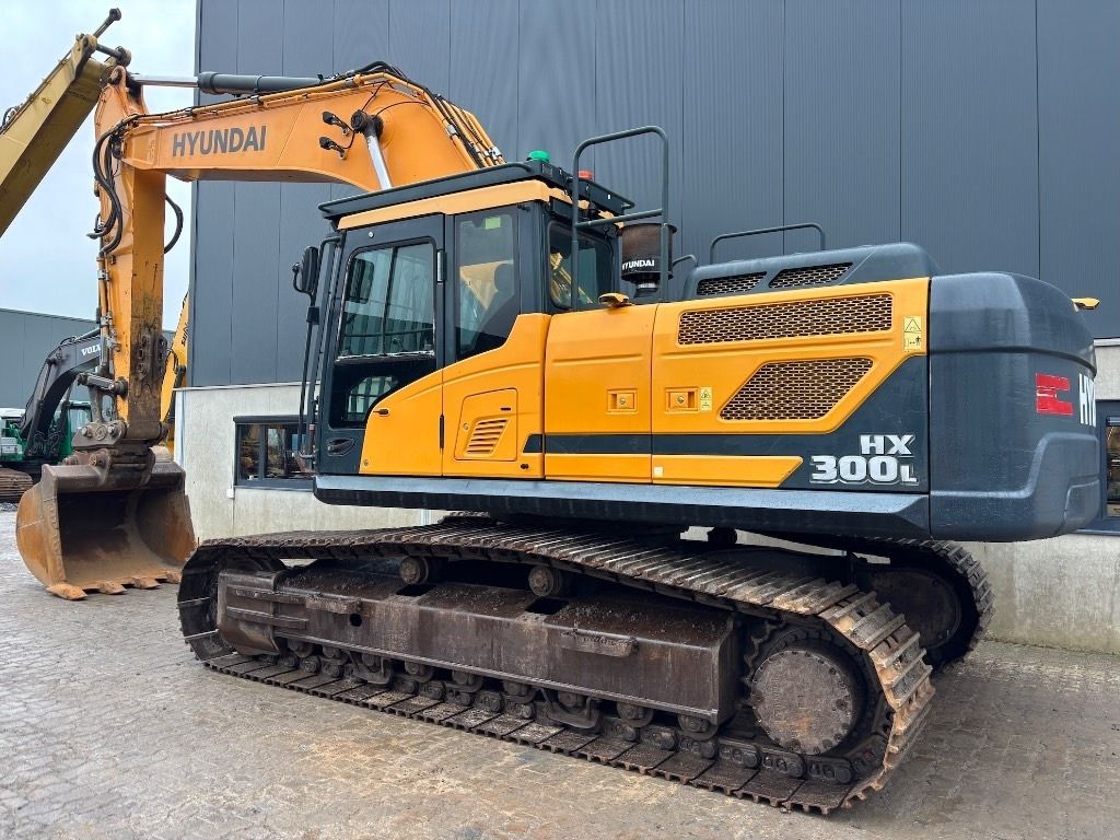 2019 Hyundai HX300L Crawler Excavator