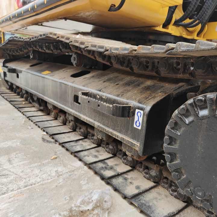 Gąsienicowa koparka Caterpillar 320D z 2015 roku Gąsienicowa koparka Caterpillar 320D z 2015 roku