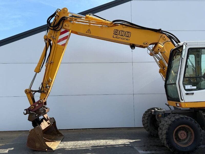 2000 Liebherr A900B LITRONIC Wheel Excavator