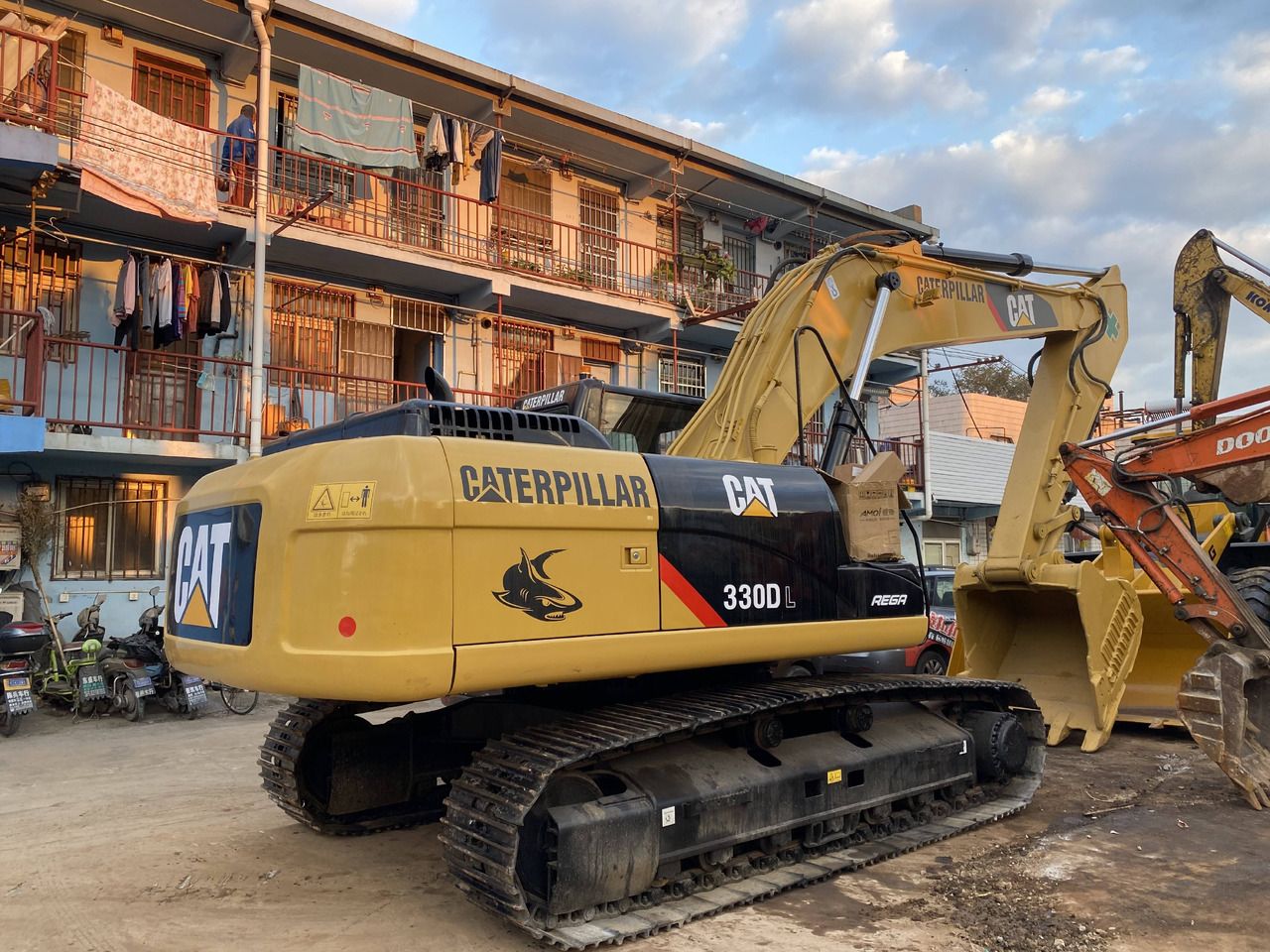 2016 Caterpillar 330DL Crawler Excavator