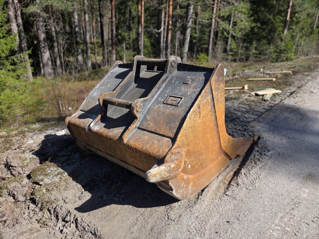2023 Hitachi 300 LC Crawler Excavator