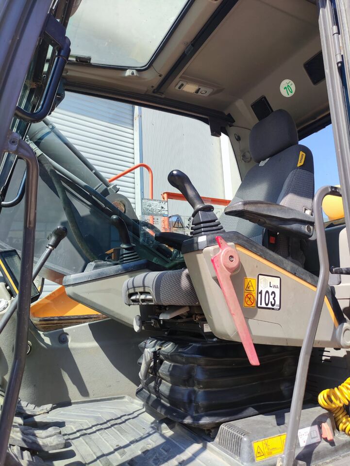 2016 Volvo EC220ENL Crawler Excavator