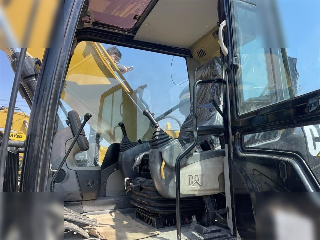 2022 Caterpillar 320D2 Crawler Excavator