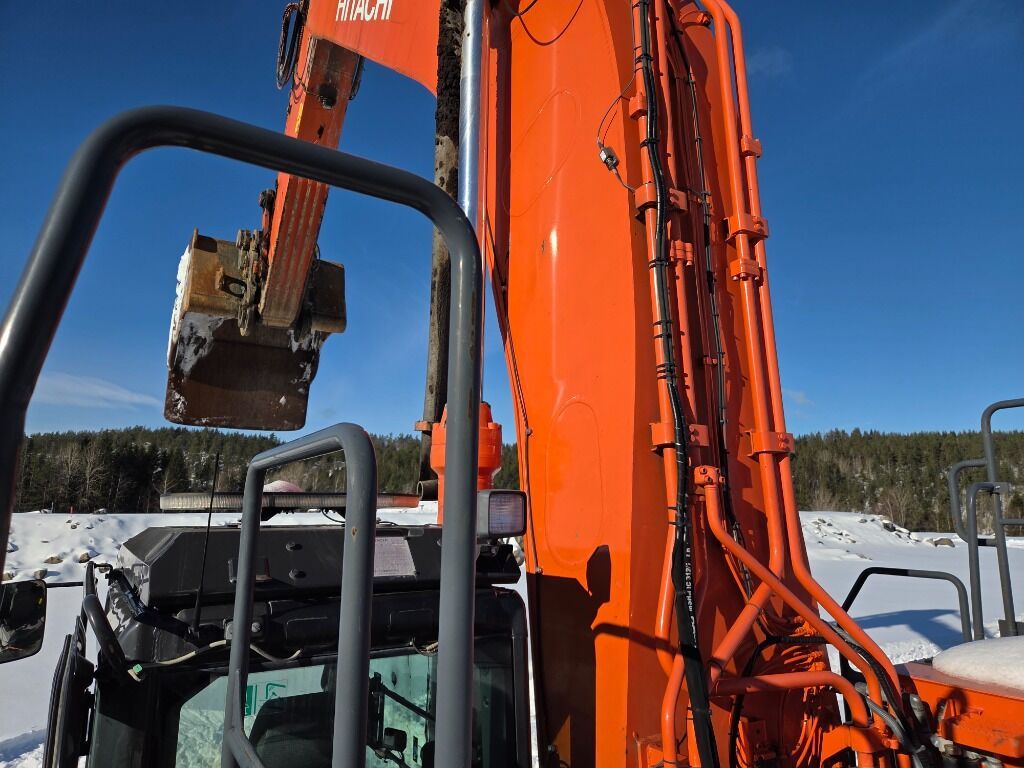 2018 Hitachi ZX690-6 Crawler Excavator