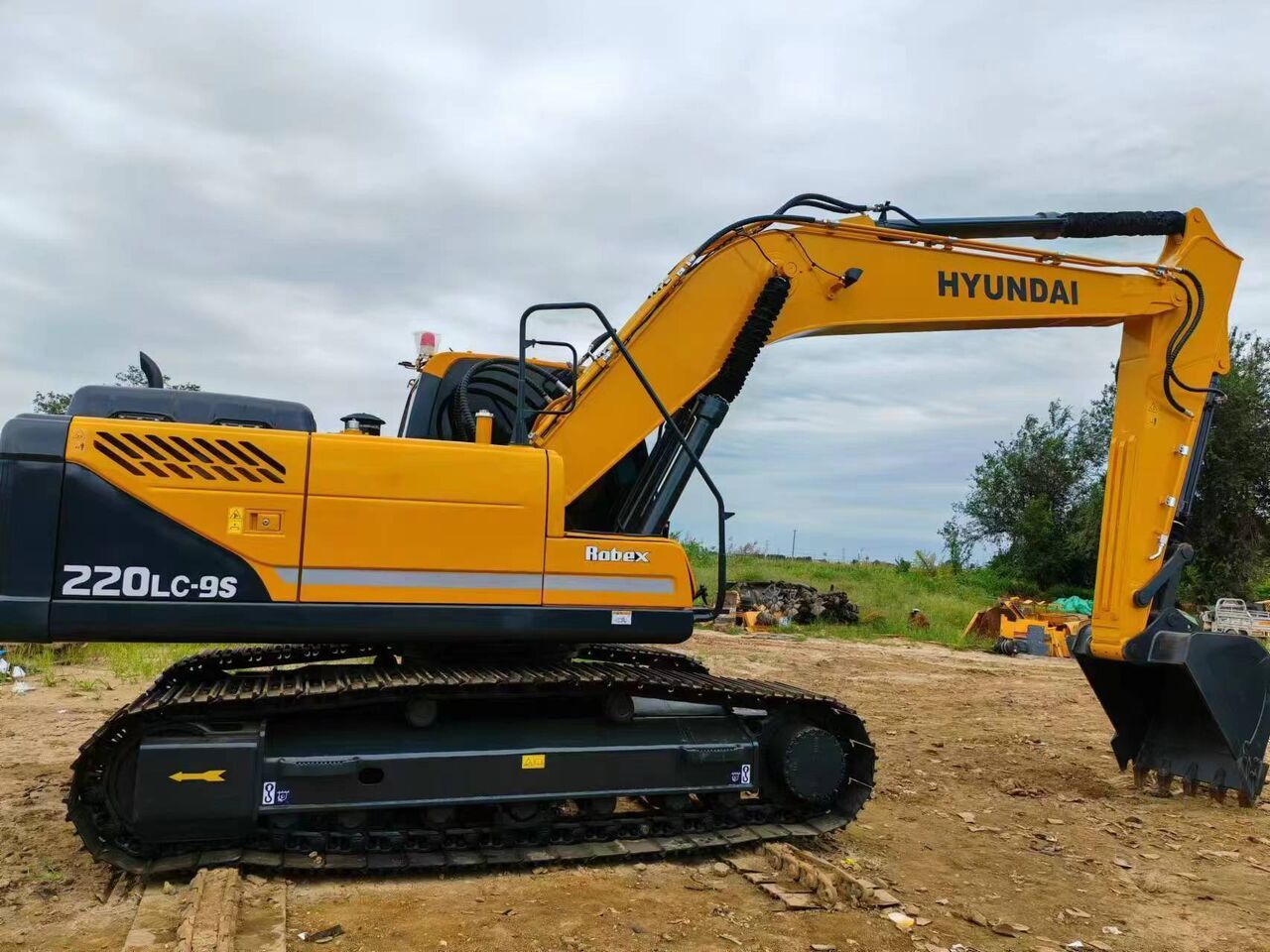 2023 Hyundai HX220 Crawler Excavator