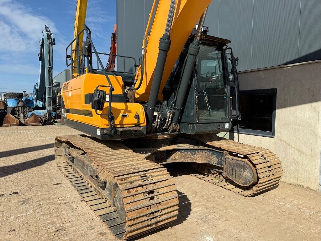 2020 Hyundai HX220L Crawler Excavator