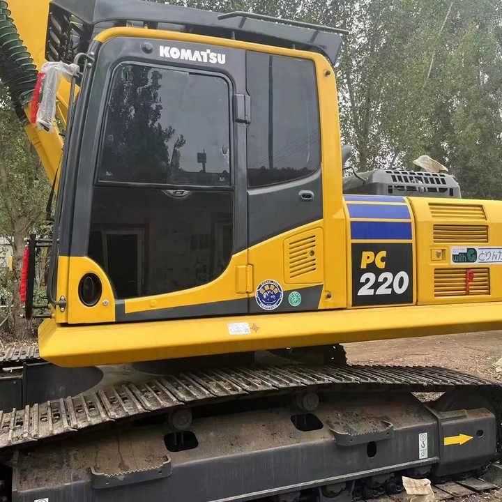 2017 Komatsu PC220-8 Crawler Excavator