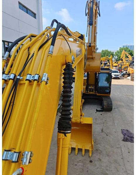 2025 Komatsu PC220-8 Crawler Excavator