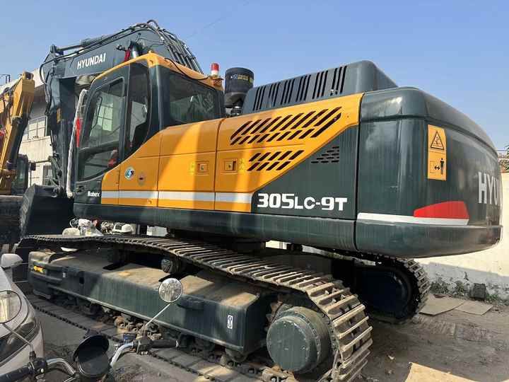 2021 Hyundai 305 Crawler Excavator