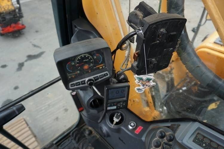 2015 Hyundai R260LC-9A Crawler Excavator