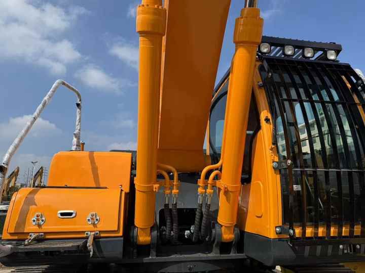 2023 Hyundai R305LC-9C Crawler Excavator