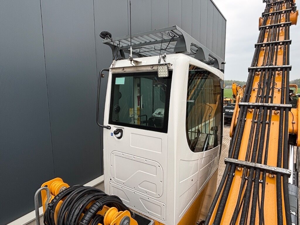 2015 Liebherr LH40 Material Handler