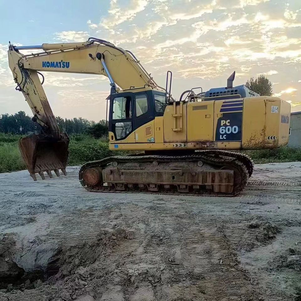 2019 Komatsu PC600-8 Crawler Excavator