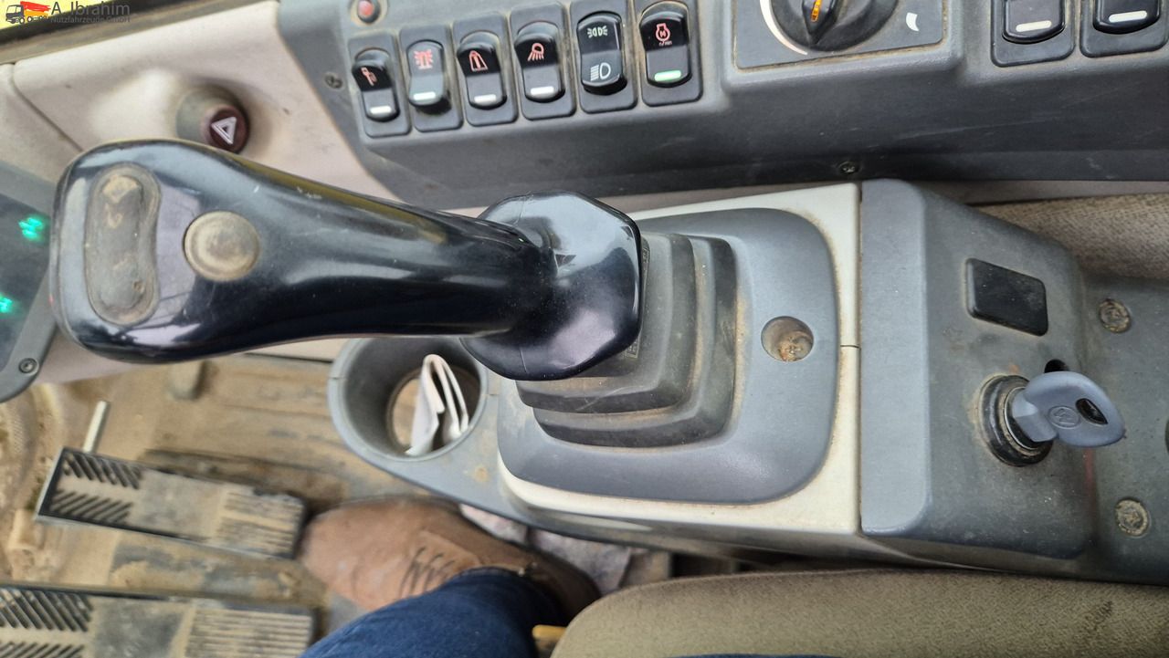 2009 New Holland MH 2.6 Wheel Excavator
