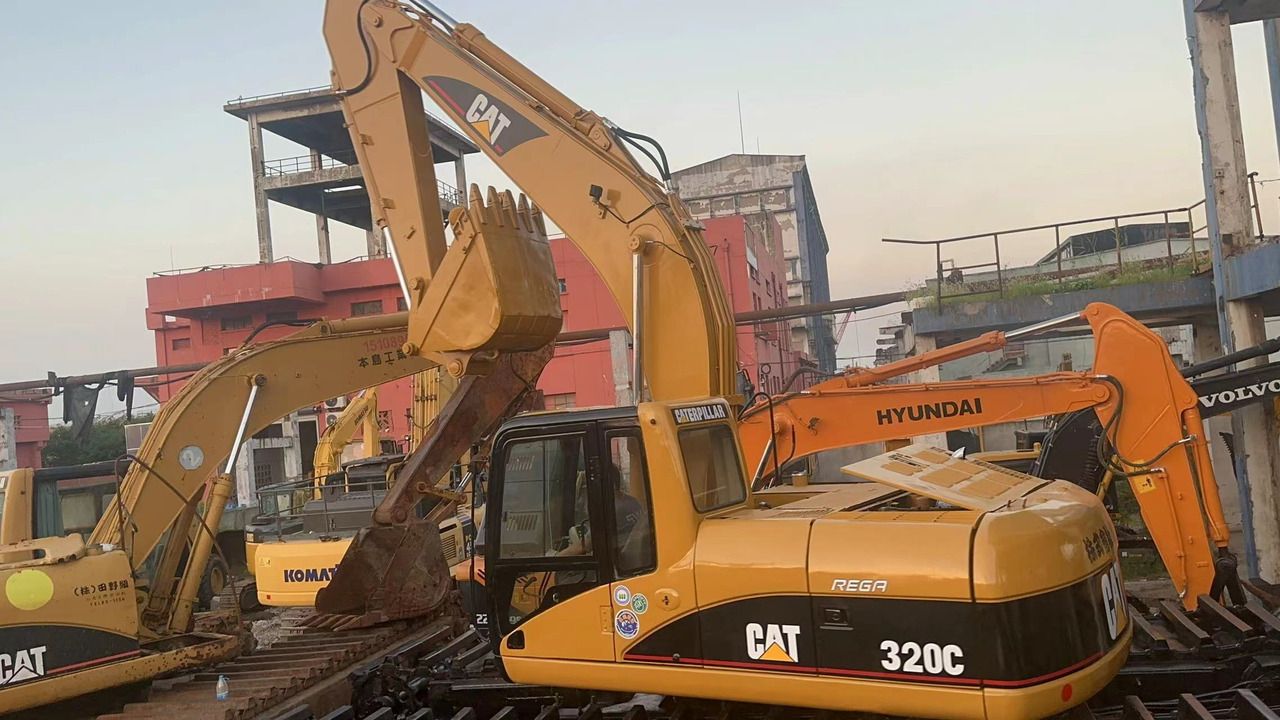 2018 Caterpillar 320C Amphibious Excavator