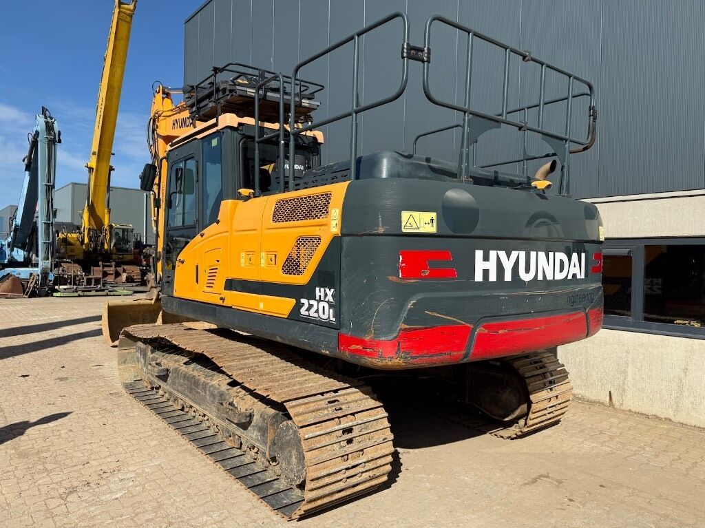 2020 Hyundai HX220L Crawler Excavator