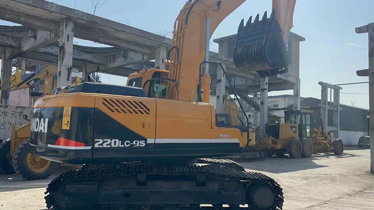 2015 Hyundai R220LC-9S Crawler Excavator