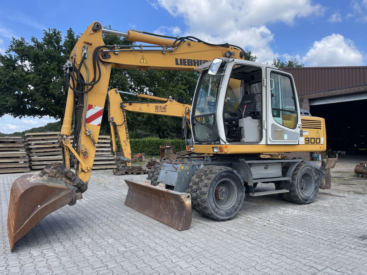2004 Liebherr A900C HD LITRONIC Wheel Excavator