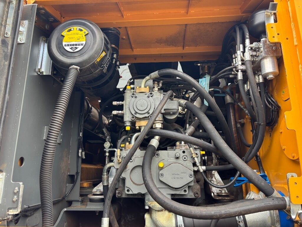 2015 Liebherr LH40 Material Handler