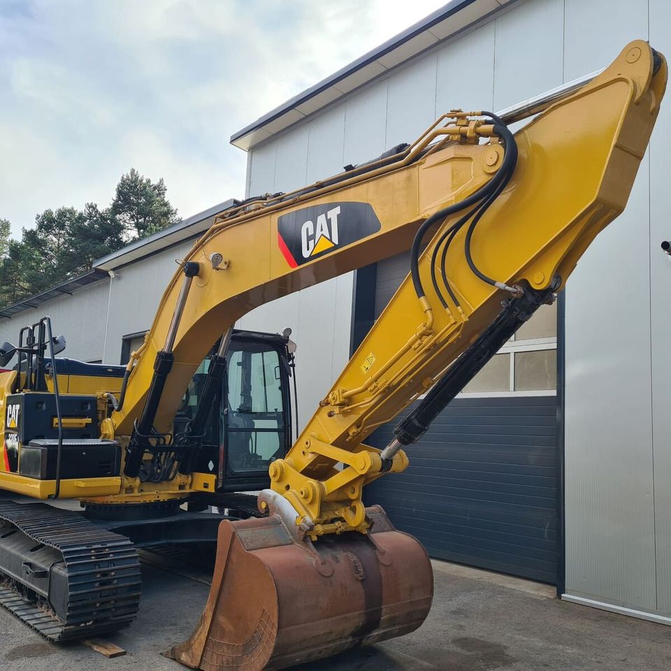 2016 Caterpillar 320E Crawler Excavator