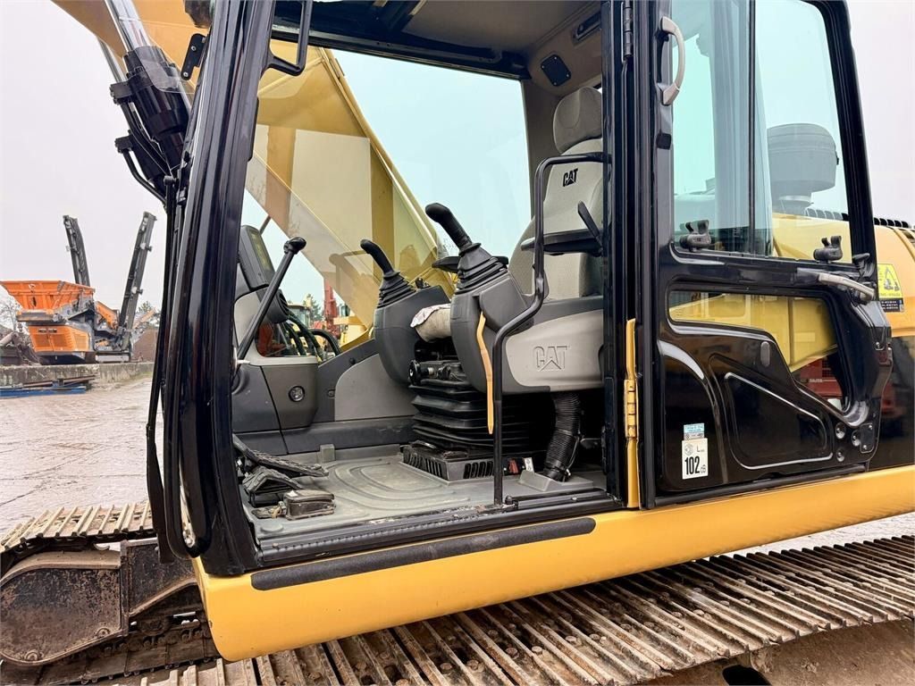 2007 Caterpillar 323DL Crawler Excavator