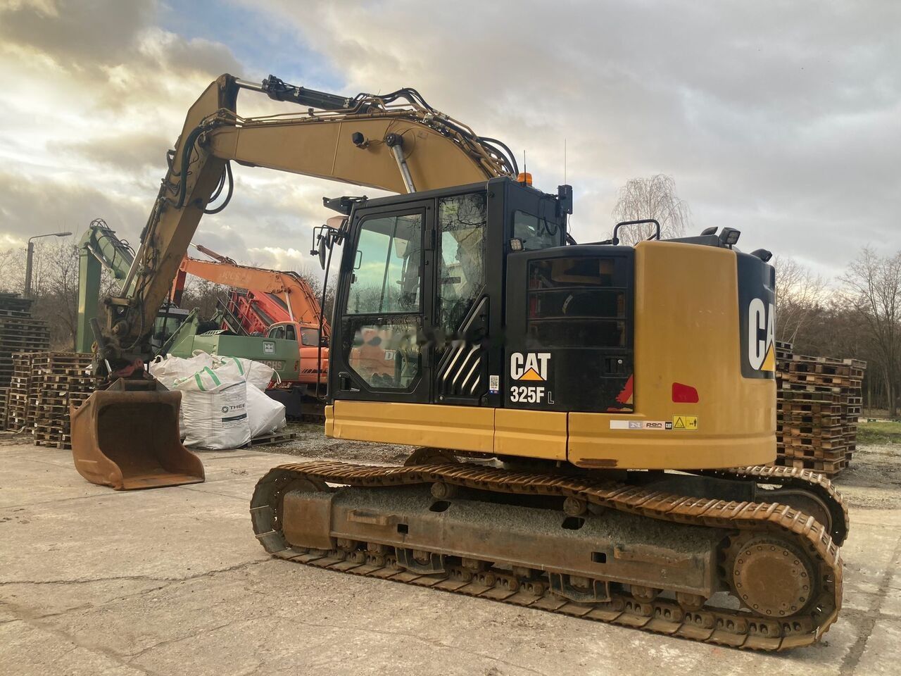 2018 Caterpillar 325FL Crawler Excavator