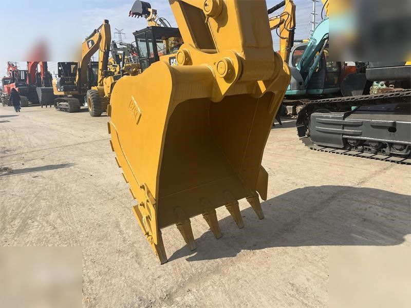 2016 Caterpillar 320D2 Crawler Excavator